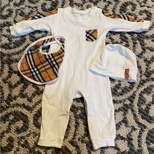 Burberry style outfit with bib and hat